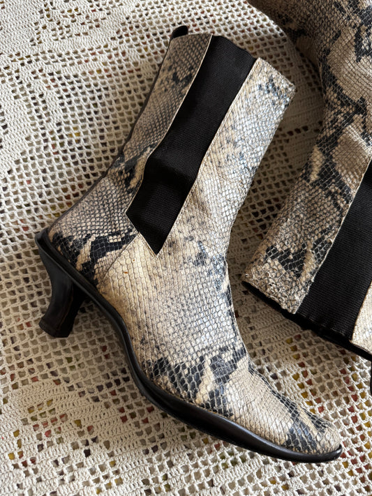 Vintage 90s/y2k Snakeskin Ankle Boots (W9.5)