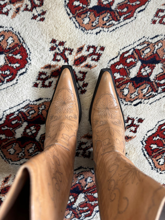 90's Embroidered Mid Calf Heeled Boots (W9.5)