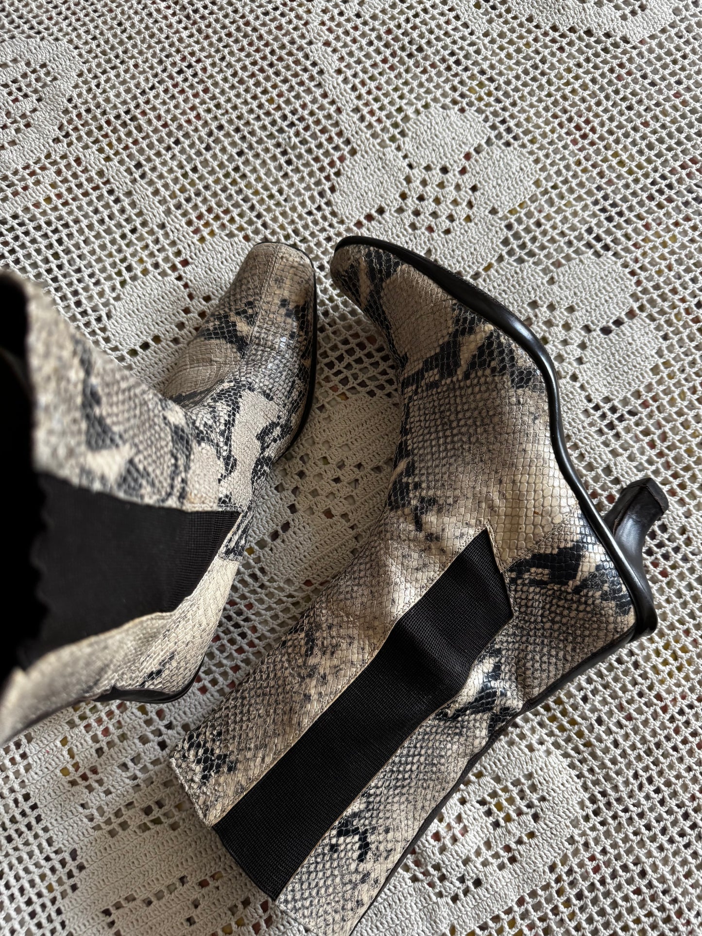 Vintage 90s/y2k Snakeskin Ankle Boots (W9.5)