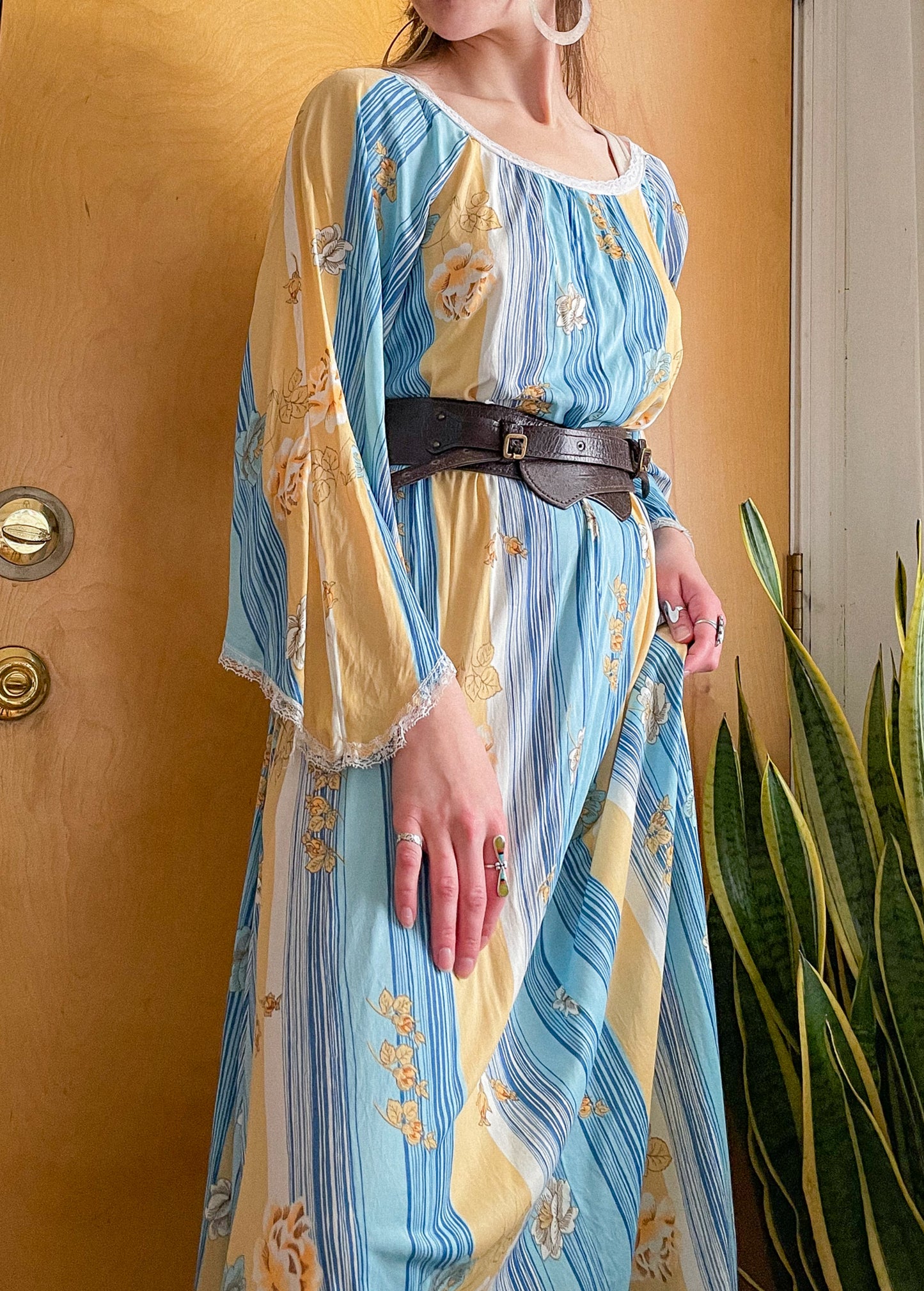 70s Nylon Maxi w/ Angel Sleeves (M-XL)