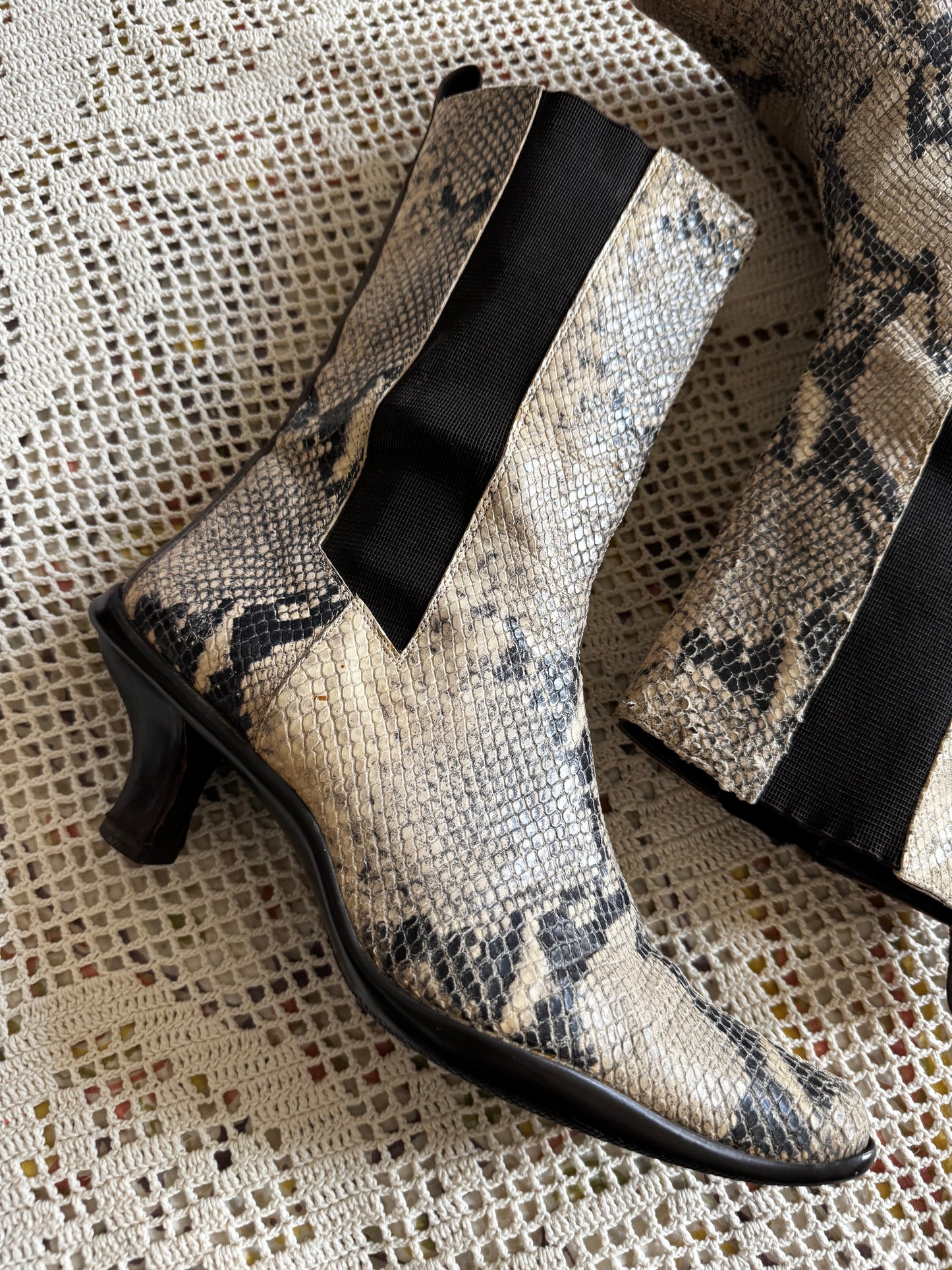 Vintage 90s/y2k Snakeskin Ankle Boots (W9.5)