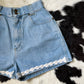 90s Light Wash Crochet Hem Denim Shorts (25-28"W)