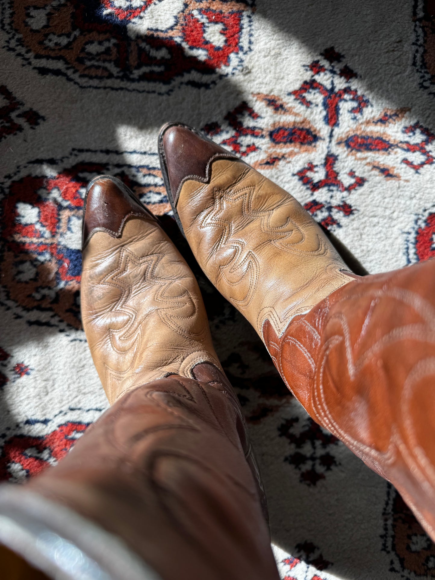 Vintage Two Toned Leather Embroidered Cowboy Boots (W9/M7.5)
