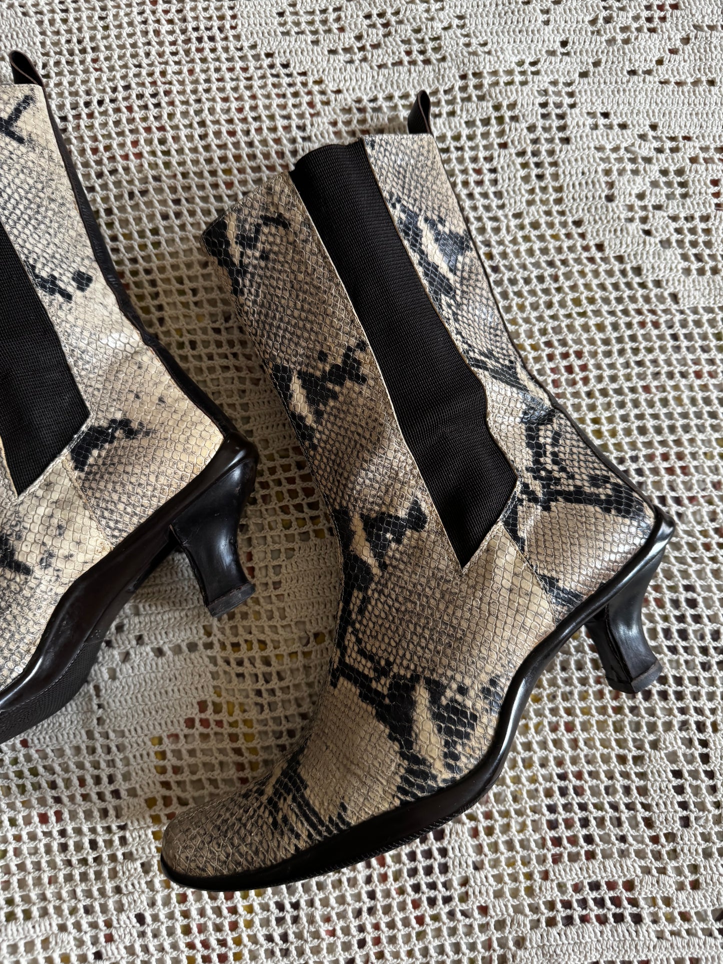 Vintage 90s/y2k Snakeskin Ankle Boots (W9.5)