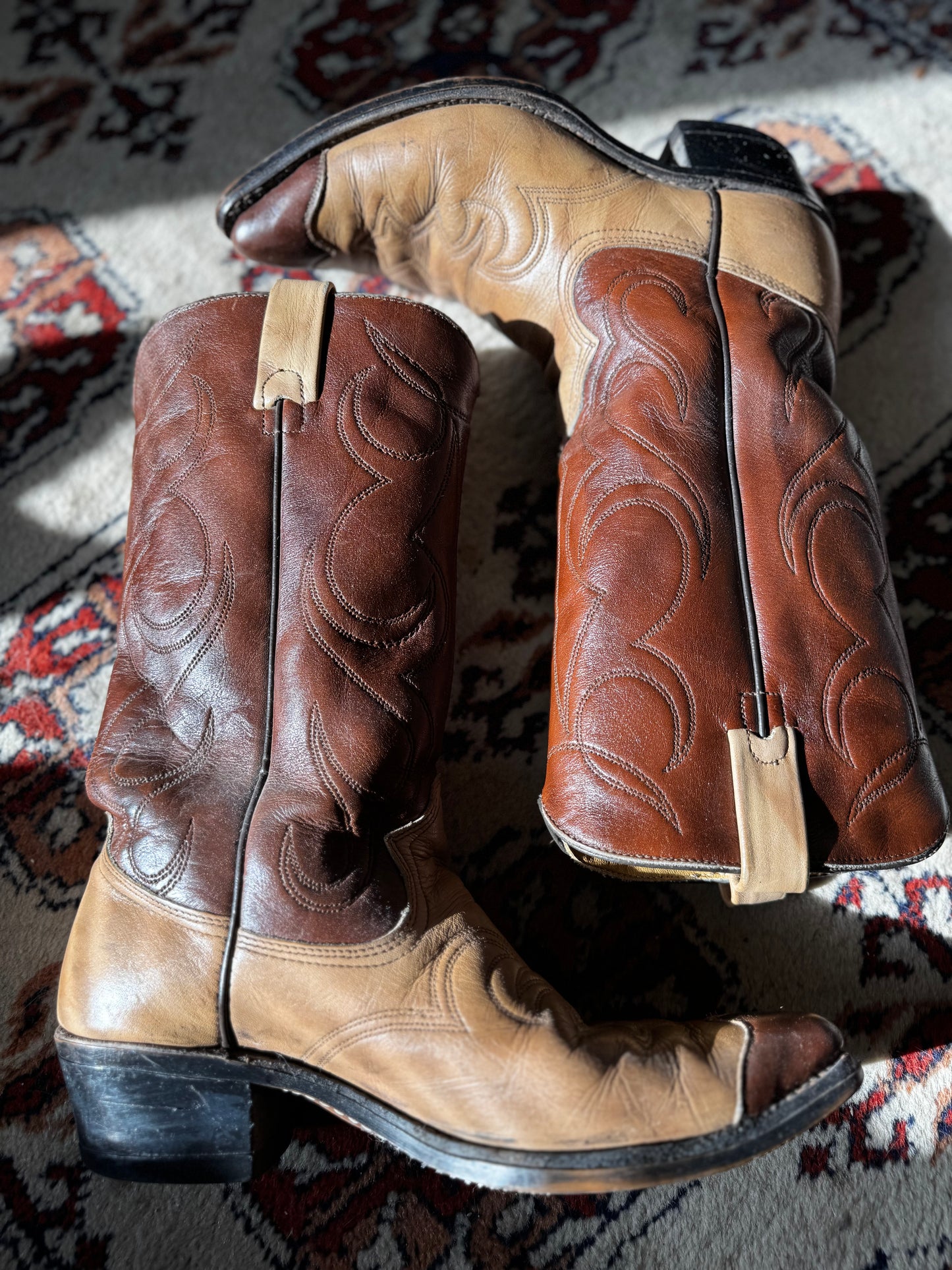 Vintage Two Toned Leather Embroidered Cowboy Boots (W9/M7.5)