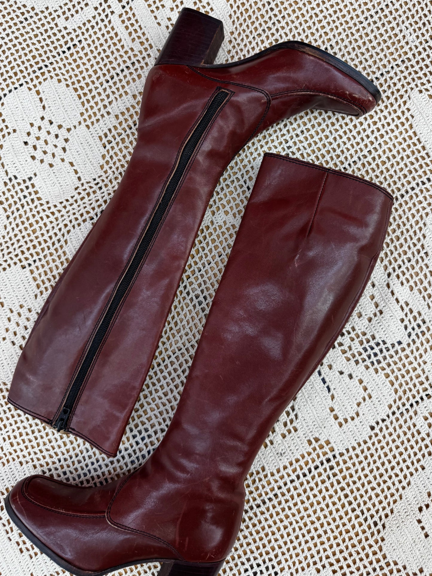 Vintage 60s/70s Garnet Red Knee High Leather Boots (5.5)