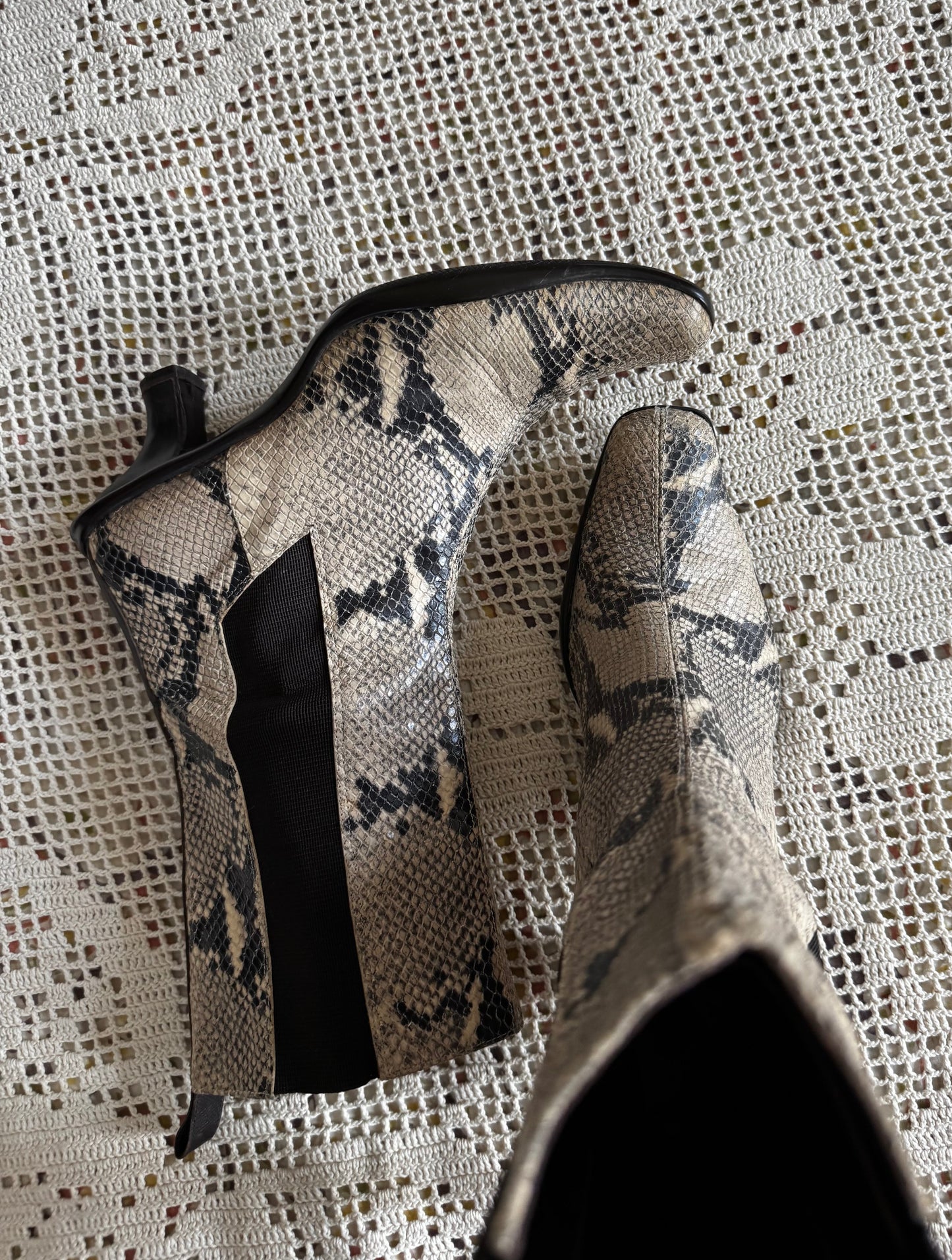 Vintage 90s/y2k Snakeskin Ankle Boots (W9.5)