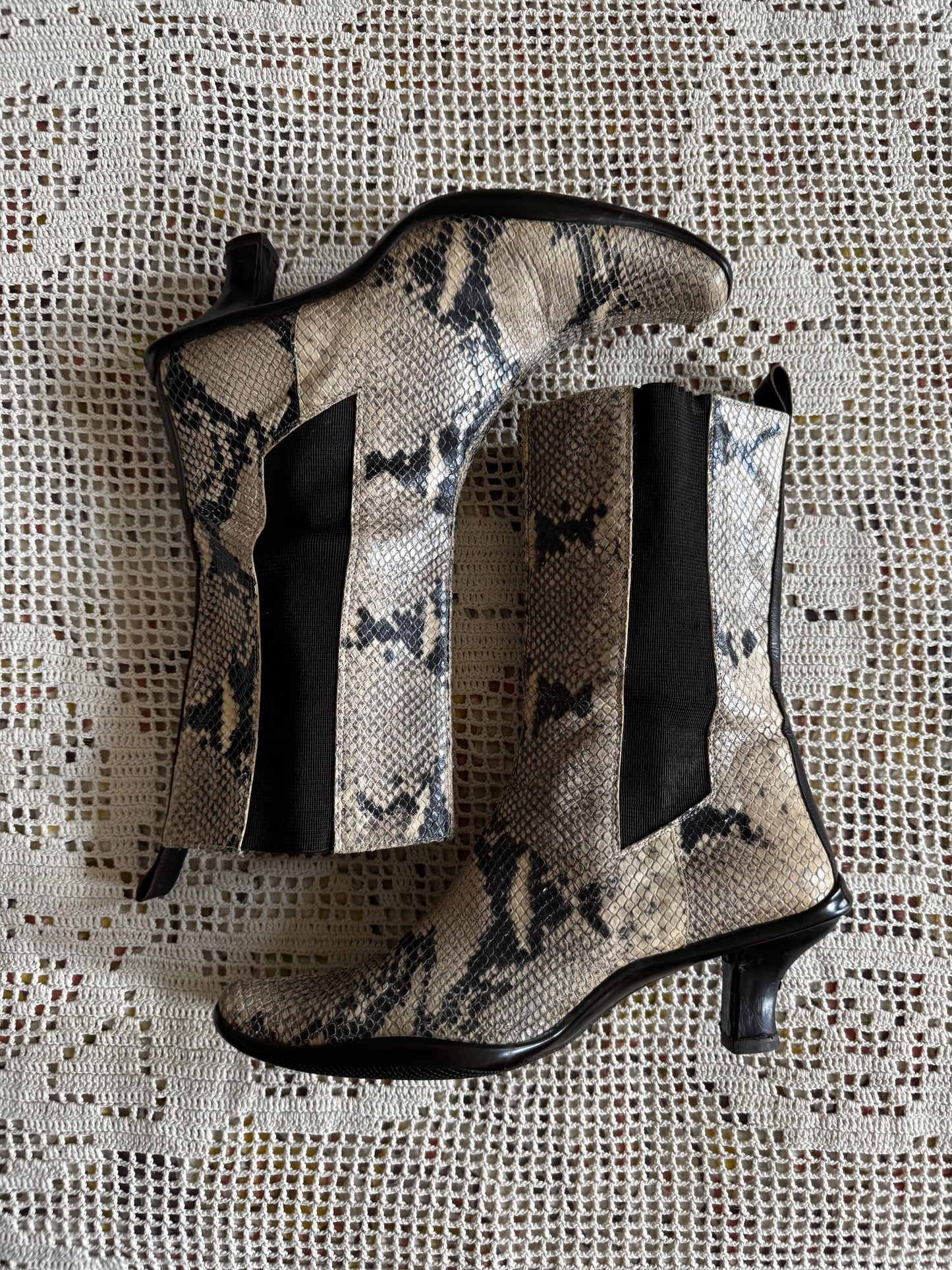 Vintage 90s/y2k Snakeskin Ankle Boots (W9.5)