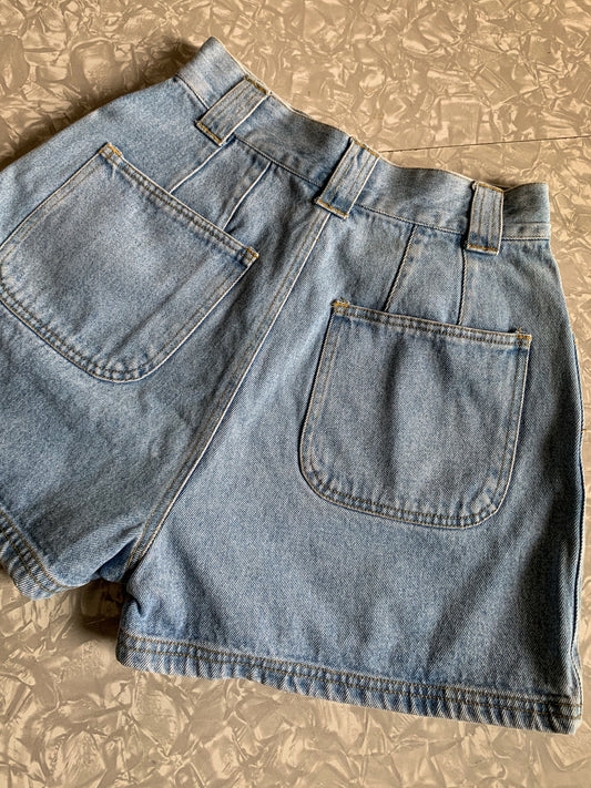 90s Light Wash Crochet Hem Denim Shorts (25-28"W)